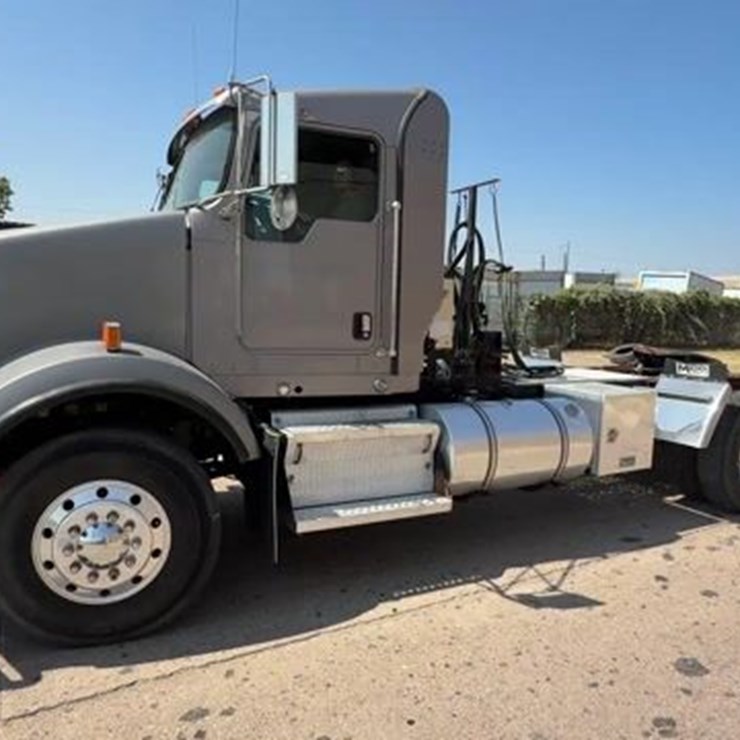 2013 KENWORTH T800