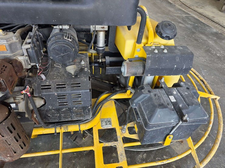 2006-wacker-crt48-ride-on-trowel,-48”,-vanguard/daihtsu-dm950g-gas-engine,-452.9-hours,-comes-with-t-image-10