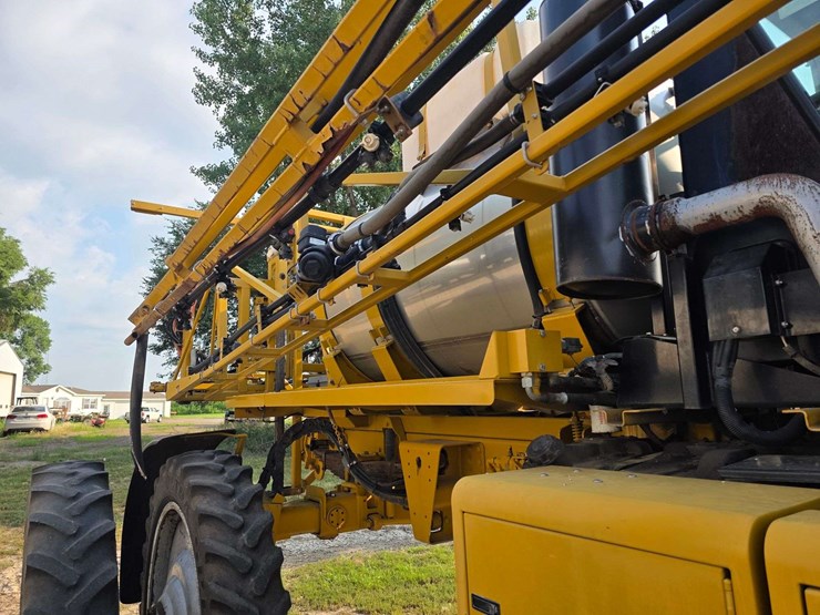 rogator-1074-self-propelled-sprayer,-100'-booms,-currently-winterized,-320/90r50-tires,-rears-with-d-image-12