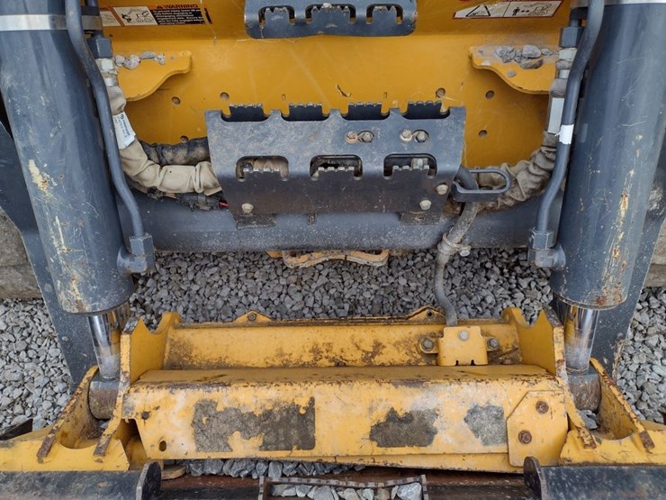 deere-331g-image-21