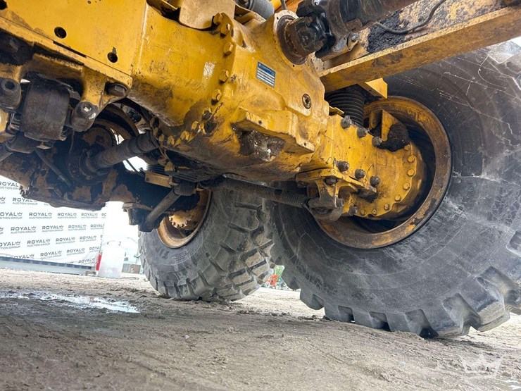 2022-deere-260e-image-45