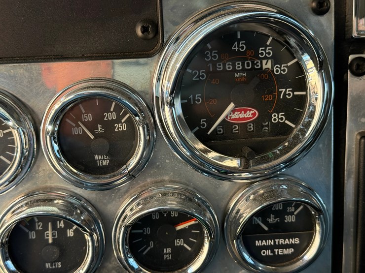 2007-peterbilt-335-image-25