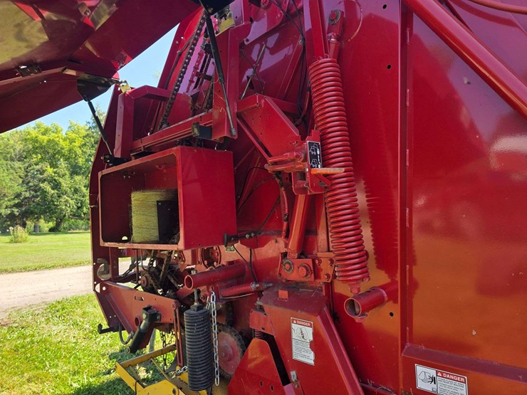 new-holland-br7090-image-32