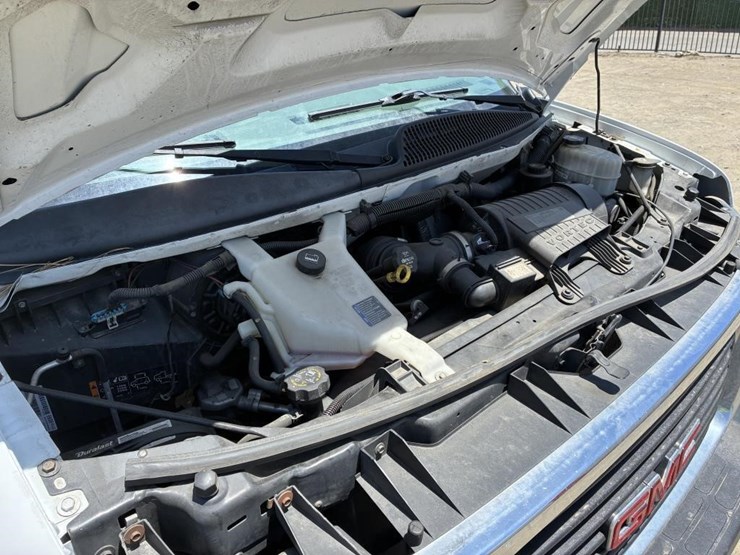 2015-gmc-savana-g2500-image-8