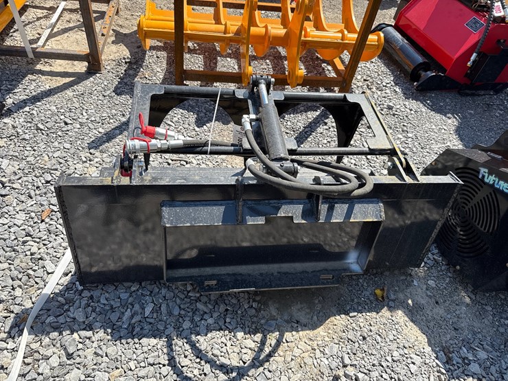 #6011-•-44"-dingo-grapple-bucket-image-3