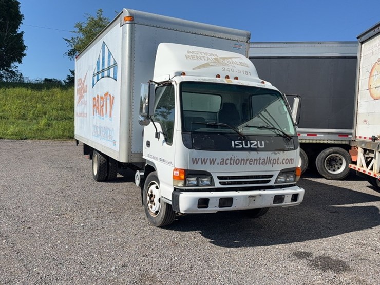 2003-isuzu-nqr-image-1