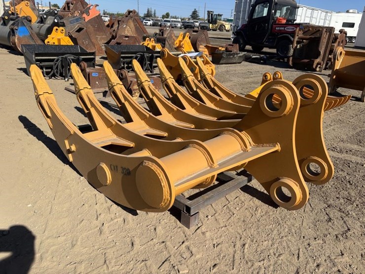 caterpillar-320-image-4