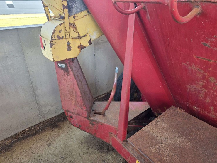 new-holland-357-image-10