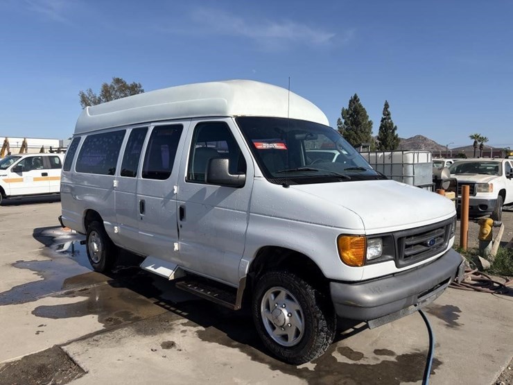 2007-ford-e250-image-2