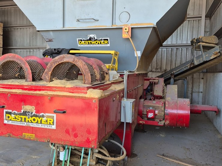 #152-•-2002-cresswood-destroyer-hf6075st-grinder-image-2