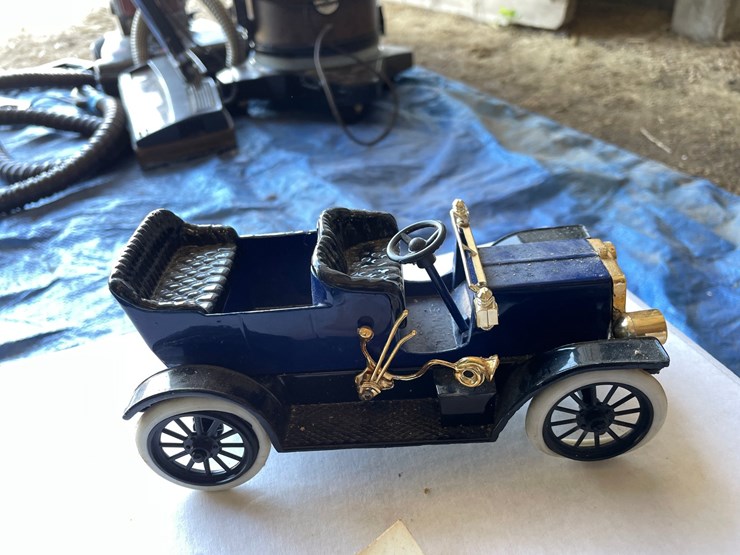 #4713-•-assortment-of-toy-tractors-image-10