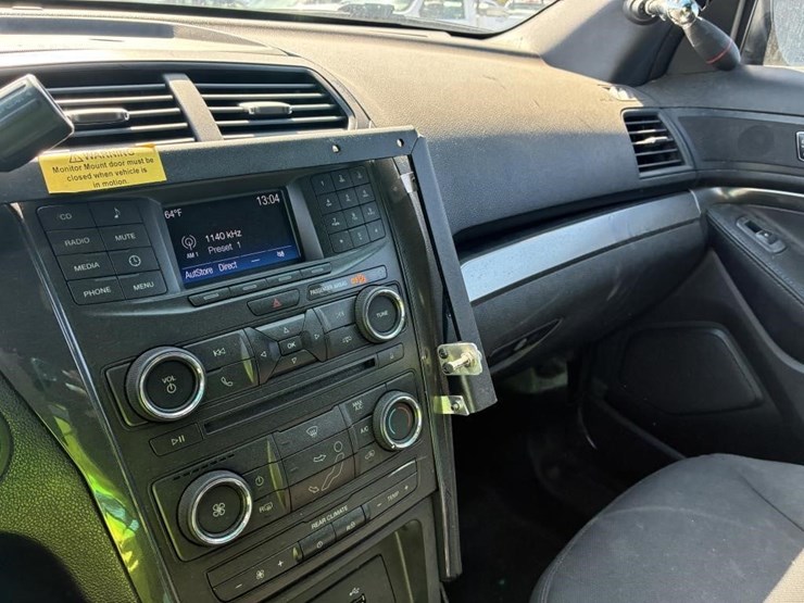 2017-ford-explorer-image-17