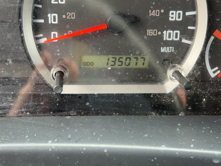 2011-isuzu-npr-image-22