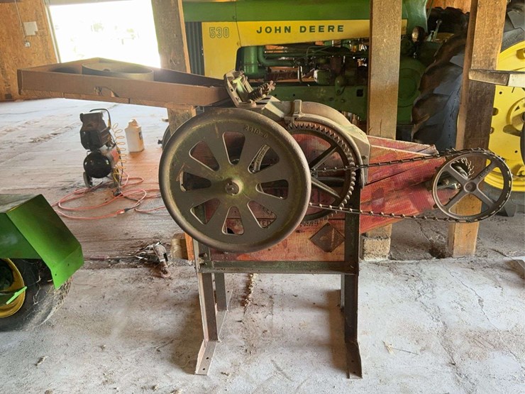 john-deere-no.-2-two-hole-corn-sheller-image-1