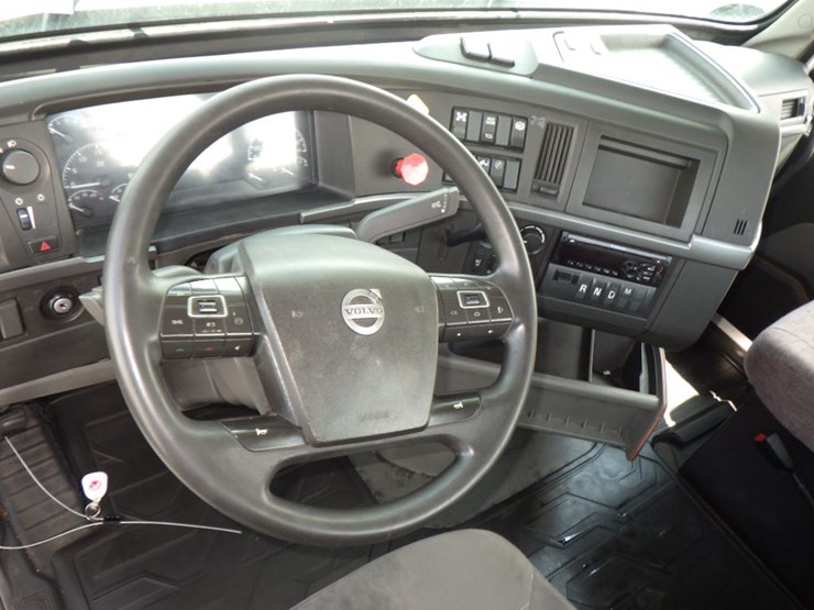 2020-volvo-vnr300-image-13