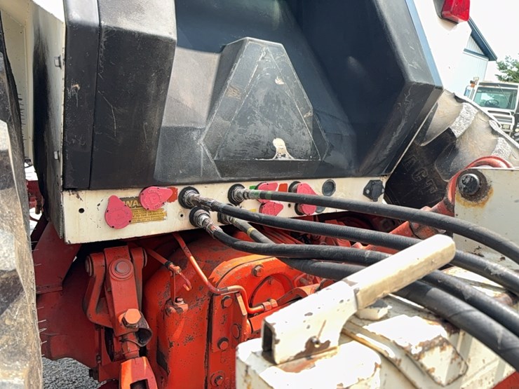 case-2590-tractor-image-13