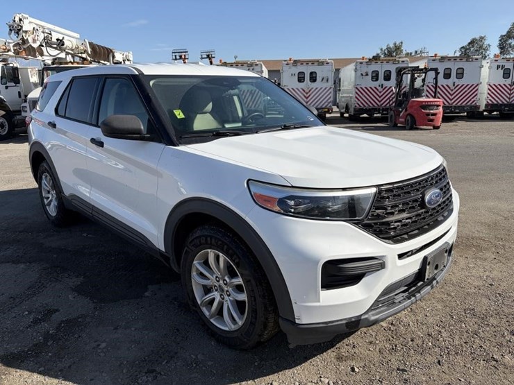 2020-ford-explorer-image-2