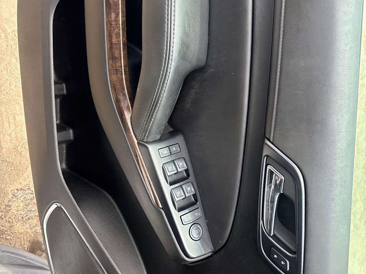 2016-chevrolet-tahoe-image-15