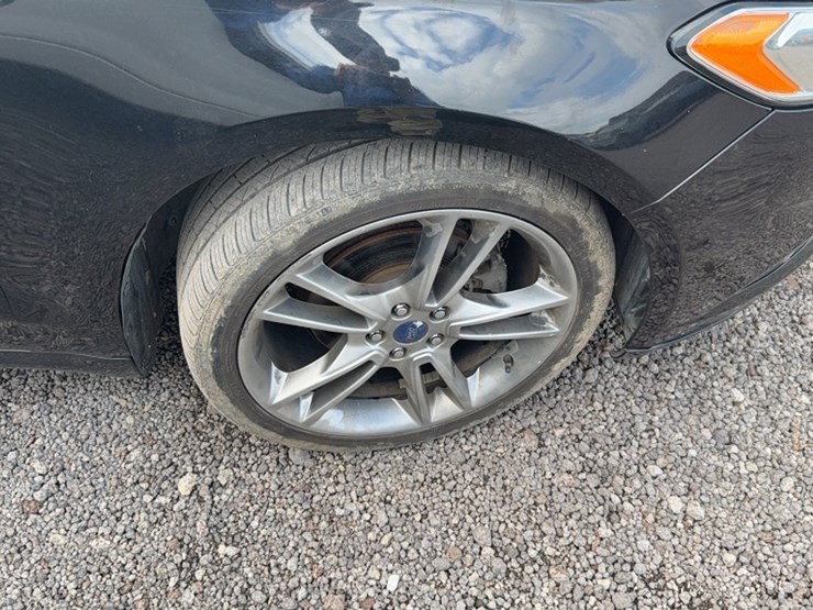 #3014-•-2016-ford-fusion-car-image-4
