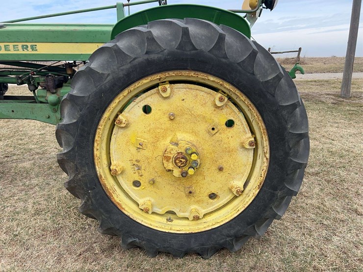 john-deere-520-image-47