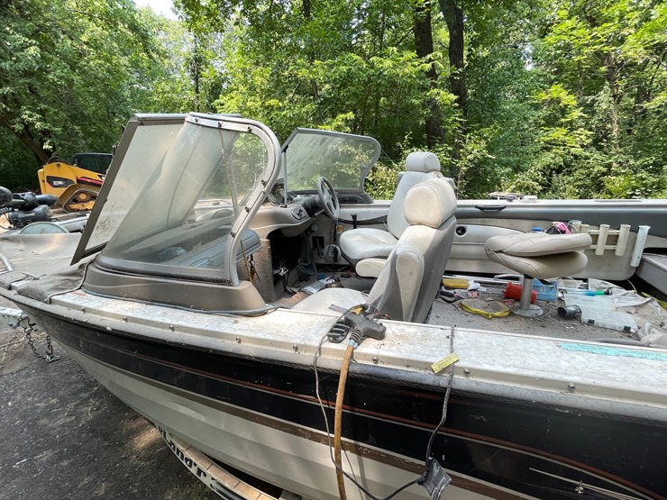 #7002-•-2004-crestliner-2050-sportfish-boat-&-trailer-(mn-title-in-delay)-image-24