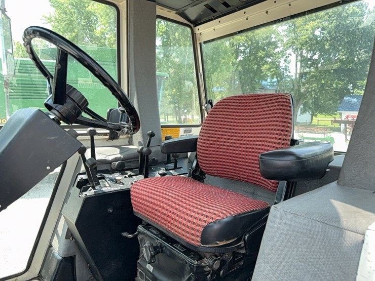 case-2590-tractor-image-37