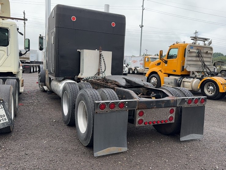 peterbilt-379-image-9