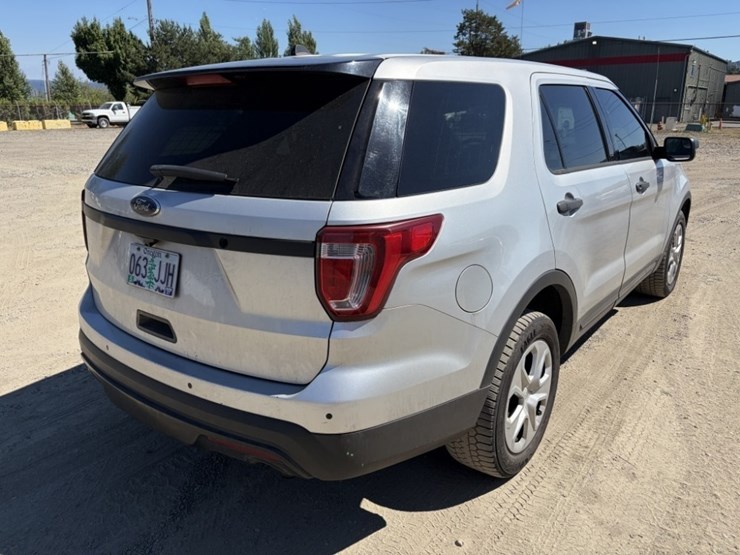 2017-ford-explorer-image-4