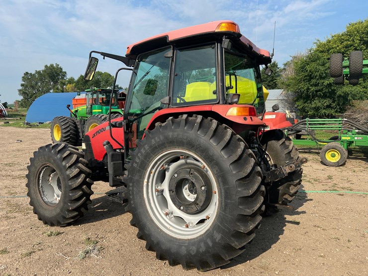 case-ih-jx1100u-tractor-image-2