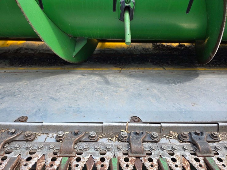 2013-john-deere-630f-image-16