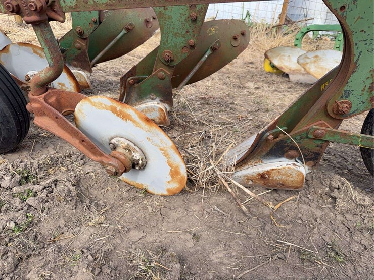 john-deere-three-point-three-bottom-plow-image-14