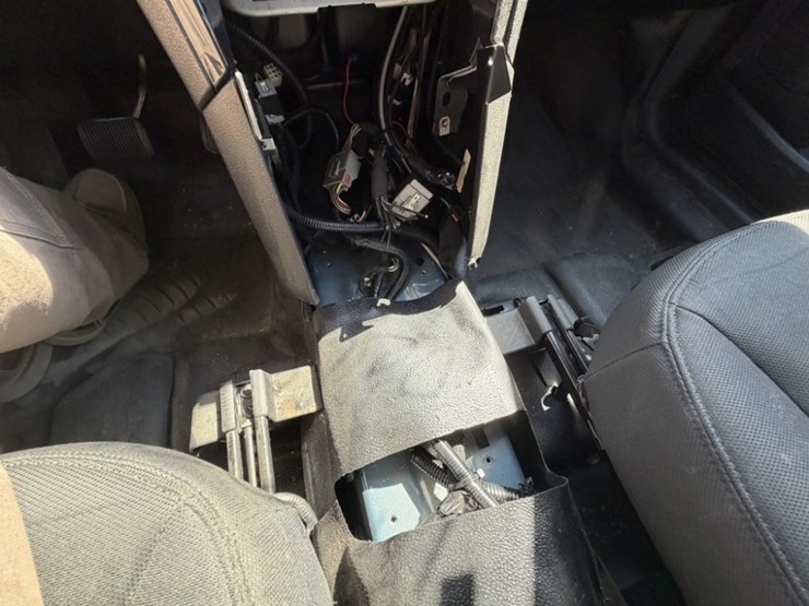2017-ford-explorer-image-36