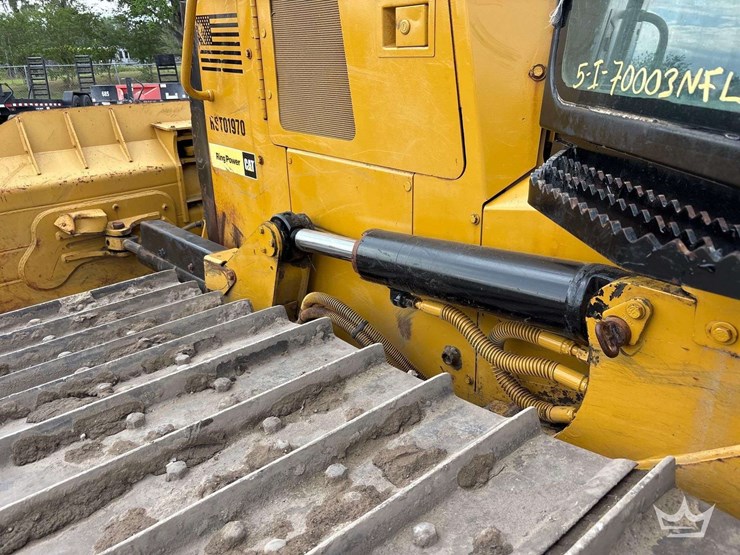2015-caterpillar-d6k2-lgp-image-17