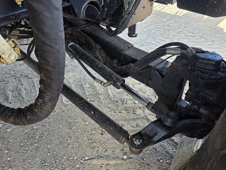 2013-case-ih-8230-image-38