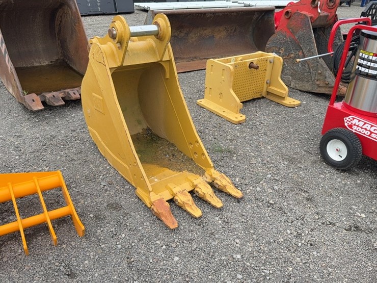 2005-caterpillar-24-image-2