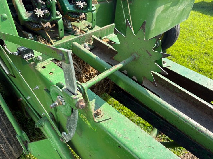 john-deere-336-image-30