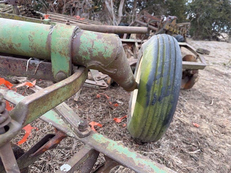 john-deere-11-image-33