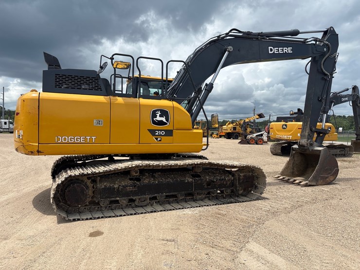 2023-deere-210-p-tier-image-3