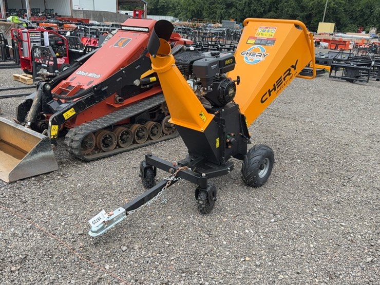 #2077-•-chery-industrial-towable-wood-chipper-image-1