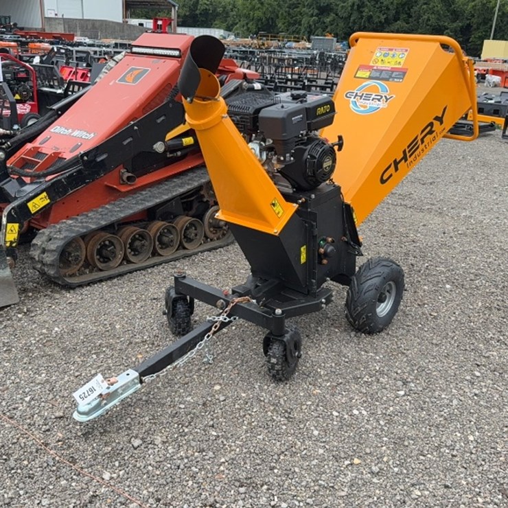 #2077 • CHERY INDUSTRIAL TOWABLE WOOD CHIPPER