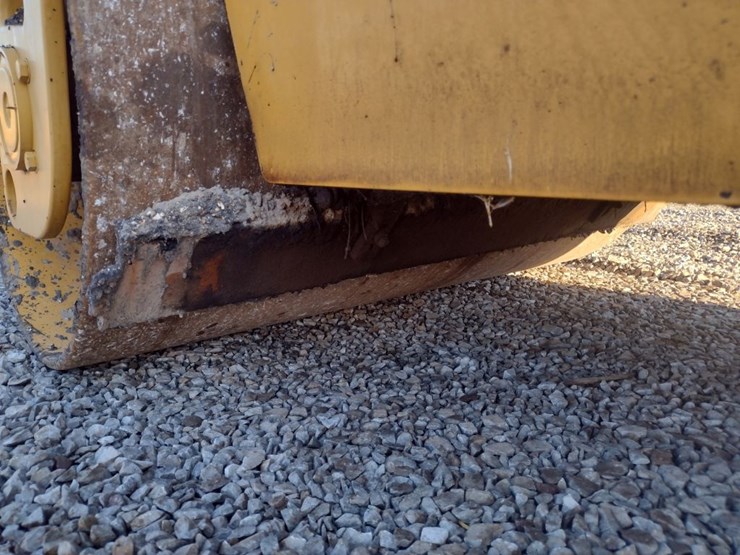 caterpillar-cb34xw-image-15