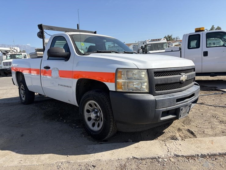 2009-chevrolet-silverado-1500-image-2