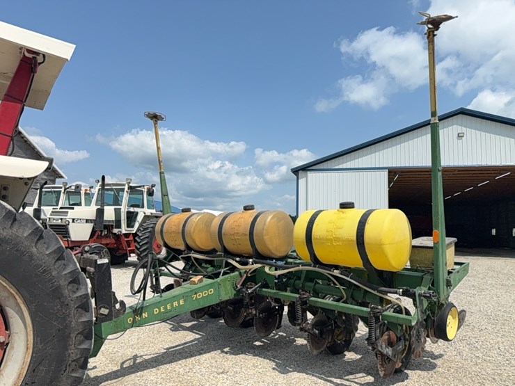 john-deere-7000-image-1
