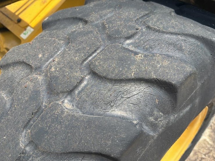 2015-caterpillar-908h2-image-18