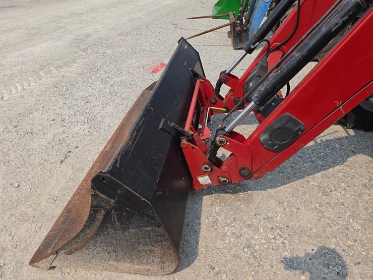 case-ih-farmall-140a-image-6