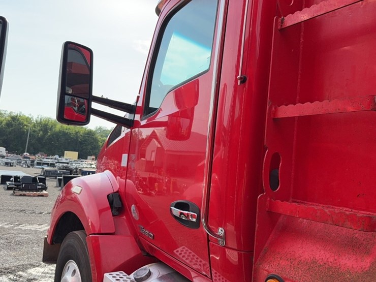2016-kenworth-t880-image-12