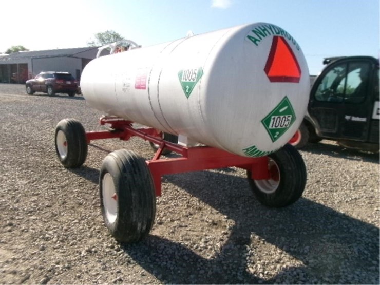 anhydrous-tank-on-gear-3373-image-5