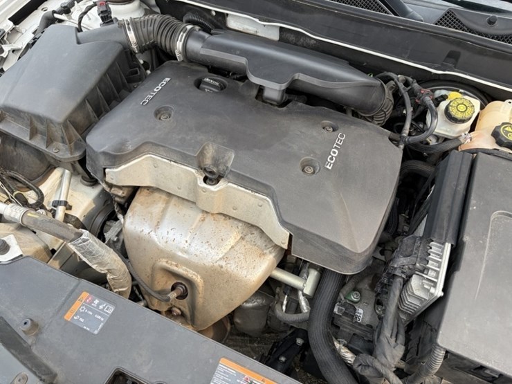 2015-chevrolet-malibu-ls-sedan-image-11