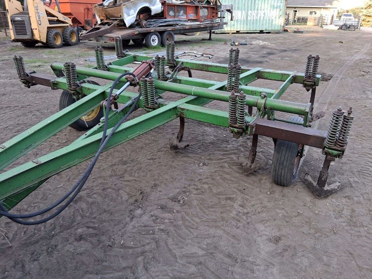 john-deere-100-image-1