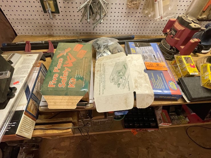 #7142-•-contents-of-table-top-image-6
